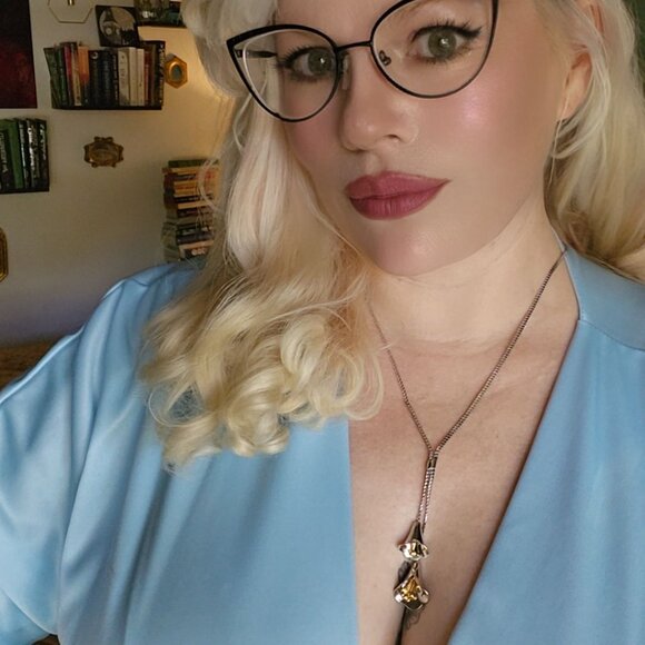 Vintage 1980's Avon Tulips Necklace - Picture 2 of 9